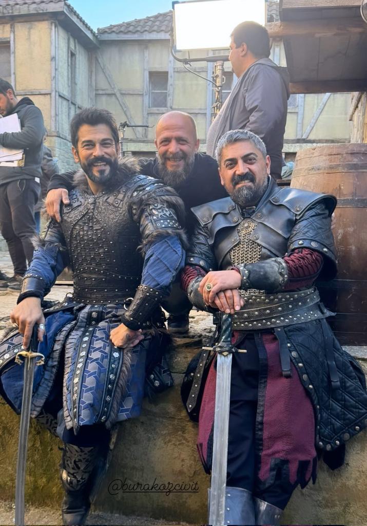 الممثل بولنت بولات ممثل دور (الأستاذ غيرا) في مسلسل المؤسس عثمان عن النجم بوراك اوزجيفيت : " في الصبر و الإجتهاد ، أقول بوراك و أسكت "

#KuruluşOsman 
#BurakÖzçivit