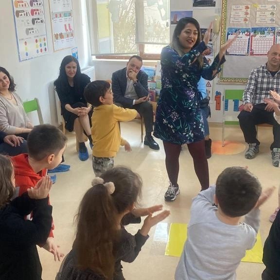 5 yaş Turuncu sınıf " Coffee Morning" etkinliğimizi velilerimizin katılımıyla gerçekleştirdik.  Öğrencilerimizin eğitim sürecine velilerimizi de dahil ederek unutulmaz bir deneyim yaşadık. Katılım sağlayan tüm velilerimize teşekkür ederiz. ❤️💙
#Bahçeşehirkoleji