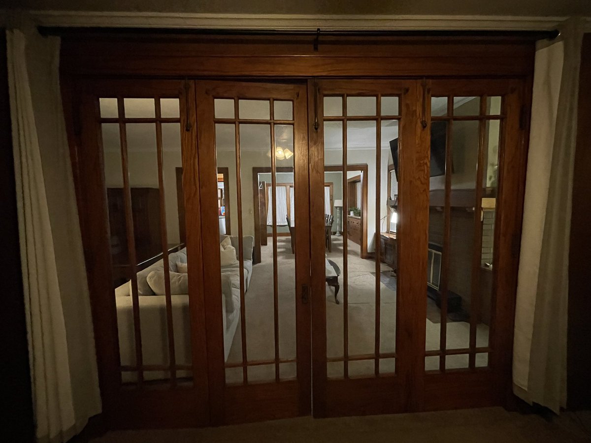 fotogal66's tweet photo. A lovely arts &amp; crafts air bnb, built in 1920, in Peoria, IL.   We’re staying here a few days. https://t.co/lvmADIQSMX
