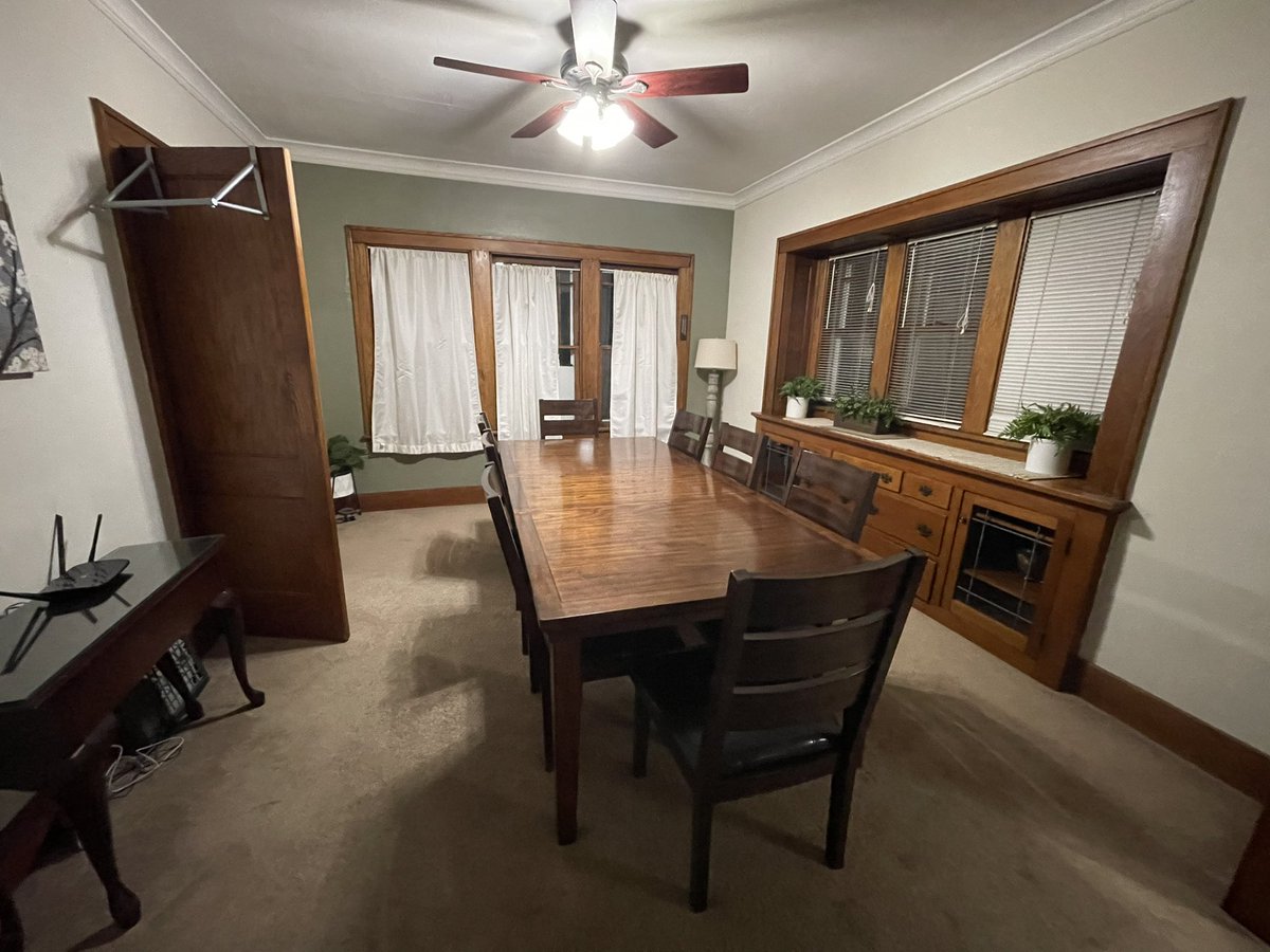 fotogal66's tweet photo. A lovely arts &amp; crafts air bnb, built in 1920, in Peoria, IL.   We’re staying here a few days. https://t.co/lvmADIQSMX