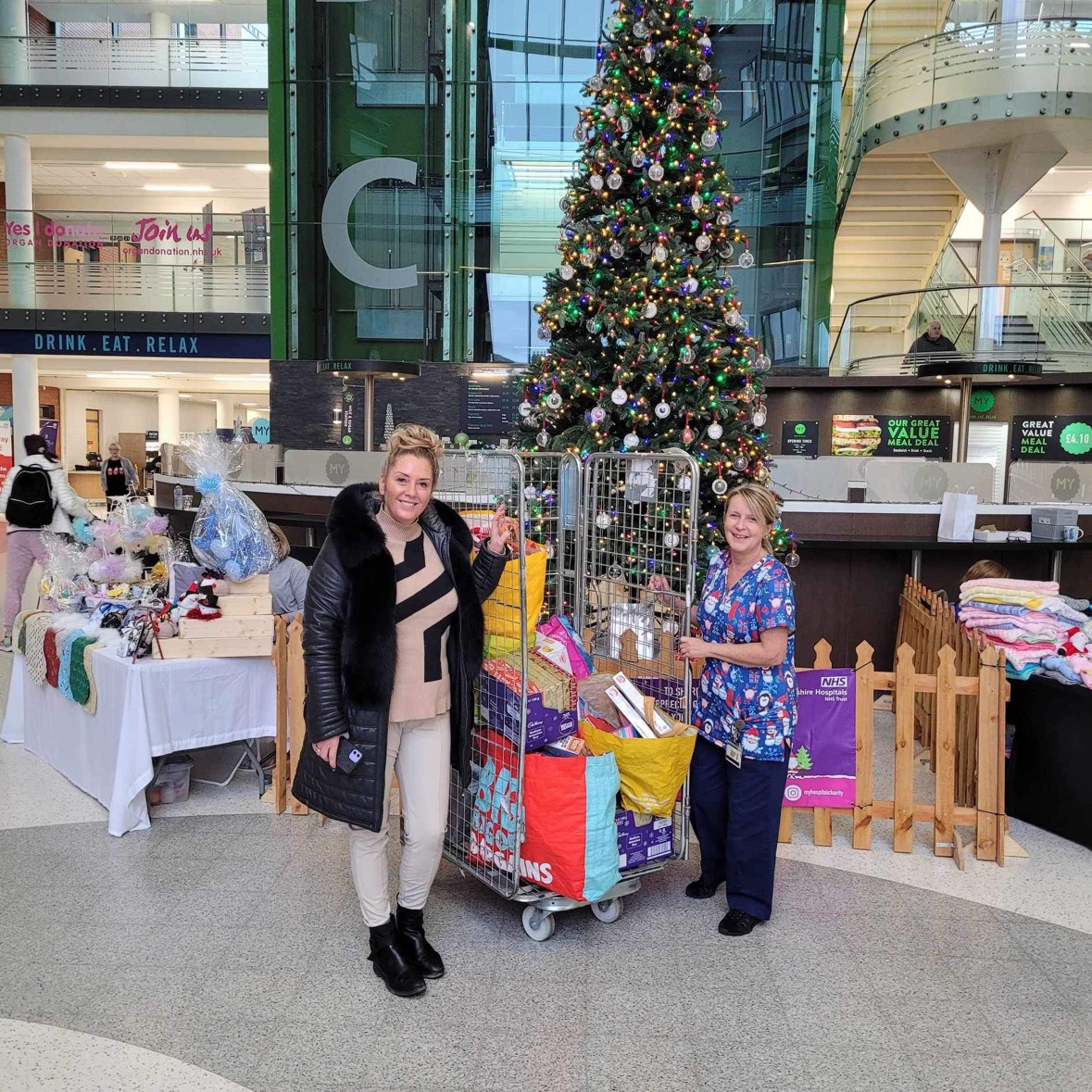 🌈Children's Joy Tradition🌈 A special thank you to Zoey Gaitley for her unwavering generosity, donating every year to the Children's Ward. Her continued support brings smiles and comfort to the young hearts under our care🎁