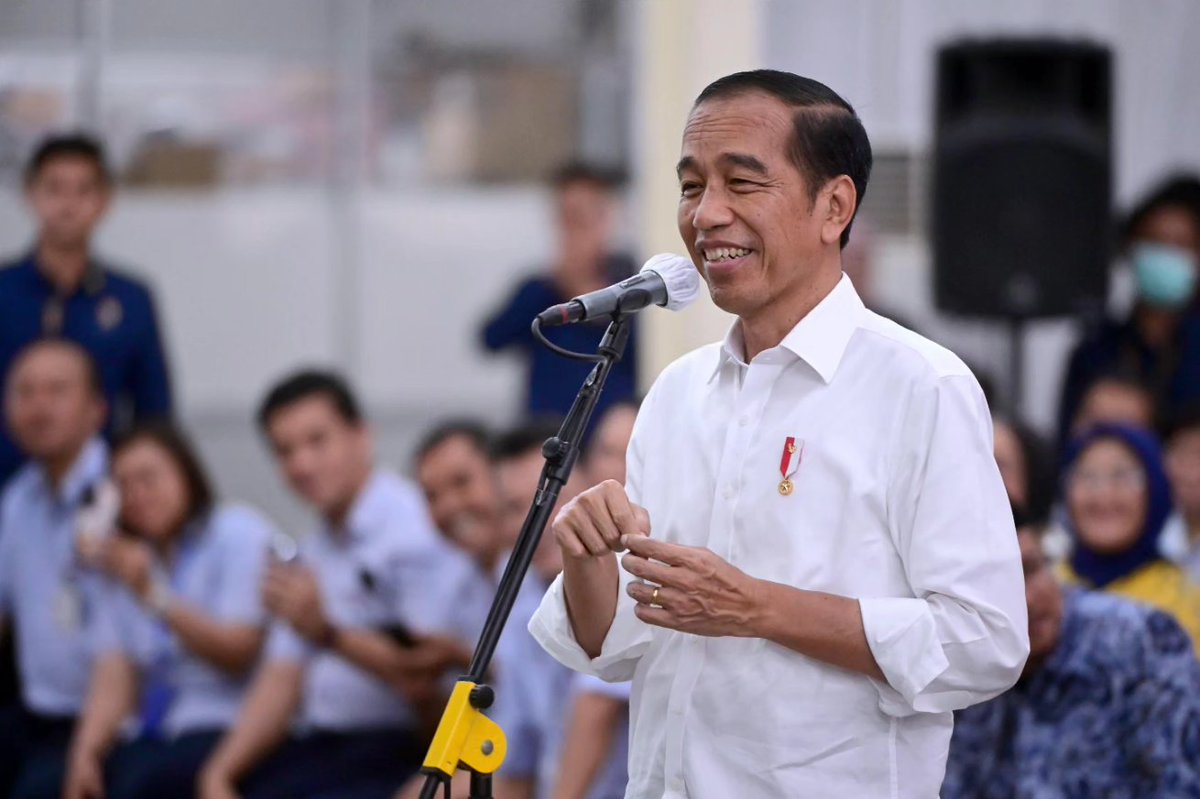 jokowi's tweet photo. Di tengah persaingan pasar yang sangat ketat sekarang ini, PT Maspion tetap mempertahankan produksi dalam negeri. PT Maspion juga telah melakukan langkah yang baik dengan melakukan ekspor sejumlah produknya namun tetap mempertahankan pasar dalam negeri.

Hal ini patut diapresiasi. Saya mengimbau agar PT Maspion dapat mempertahankan hal tersebut sehingga pasar dalam negeri tidak dikuasai oleh produk impor.