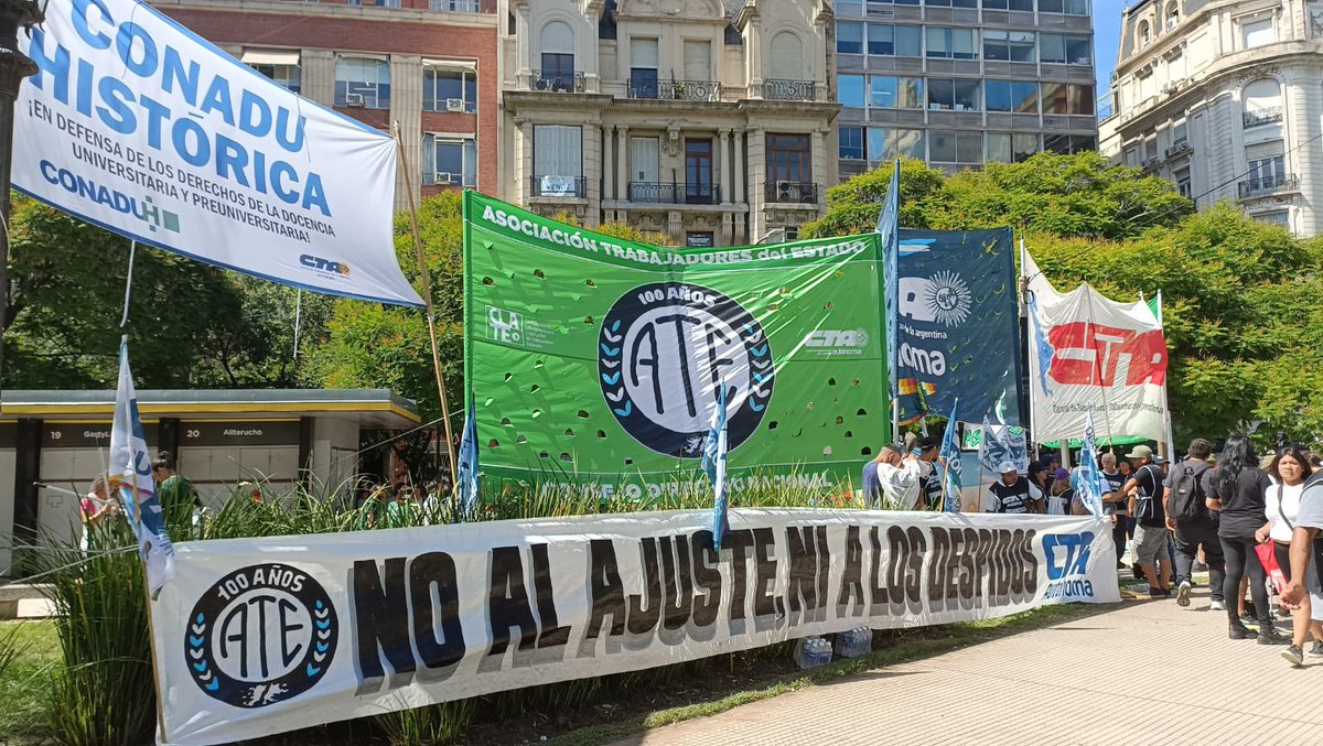 [Ahora] Ya estamos en el punto de concentración, junto a ATE y las CTA.
No al ajuste, ni a los despidos!
#ParoYMovilizacion #CTACapital