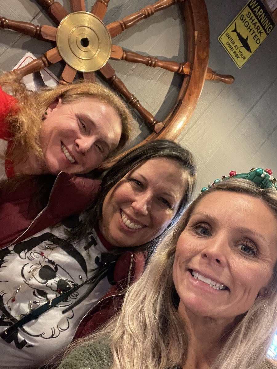 jacwillie's tweet image. Still loving my holiday homies!! Thanks for the love and laughs @BridgetA007 @ceheck1 
#MyCrew #HolidayCheer #FriendshipGoals
