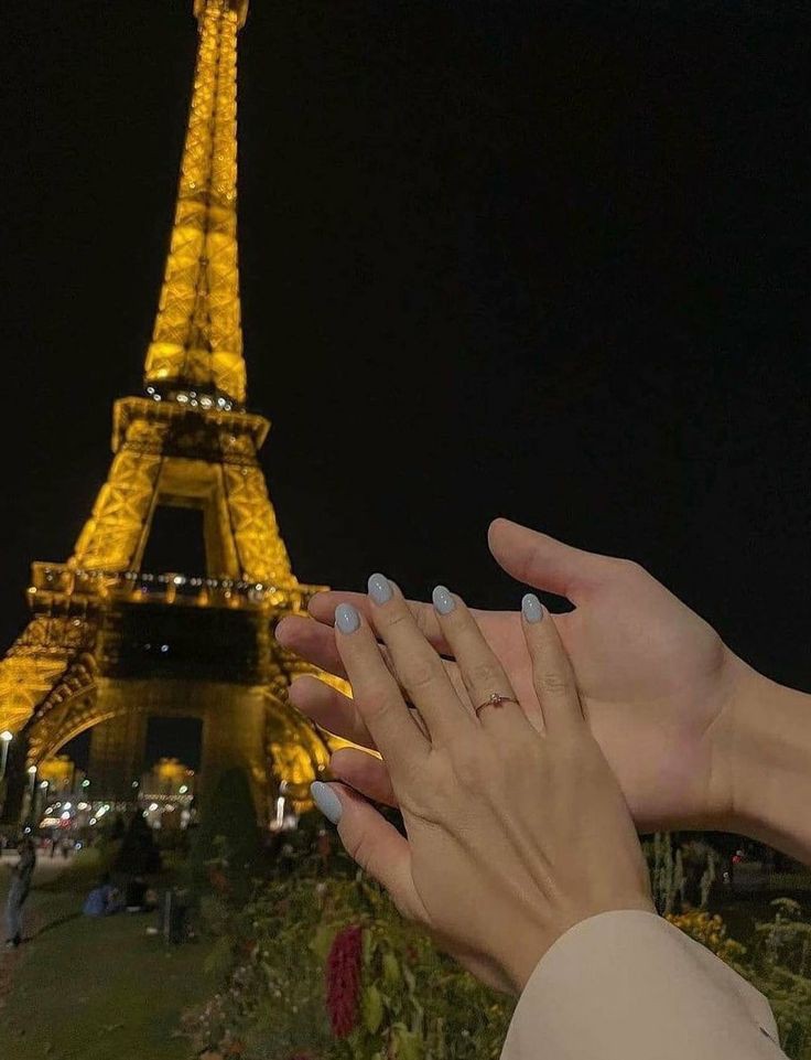 nyasarkebulan's tweet photo. we'll always remember of your beauty, paris 🗼🇫🇷

#chocopins few tweets au special edition : in paris, french ✨

– a submission for #HOLIDAYWITHBXGWEEKS #EVERY2WEEKS @bxgfess – https://t.co/62gvMKUpHX