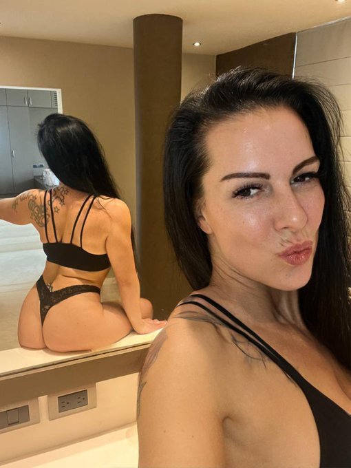 Kiss or smile ??? What do u need ??? &mdash;&mdash;&mdash;&mdash;&mdash;&mdash;&mdash;&mdash;&mdash;&mdash;&mdash;&mdash; #kiss #smile #goodmood #MUFC https://t.co/3exmCi8I<a href="/tag/kiss"class="tags">#kiss</a><a href="/tag/smile"class="tags"><span>#smile</span></a><a href="/tag/mufc"class="tags"><span>#mufc</span></a><a href="/tag/goodmood"class="tags"><span>#goodmood</span></a>