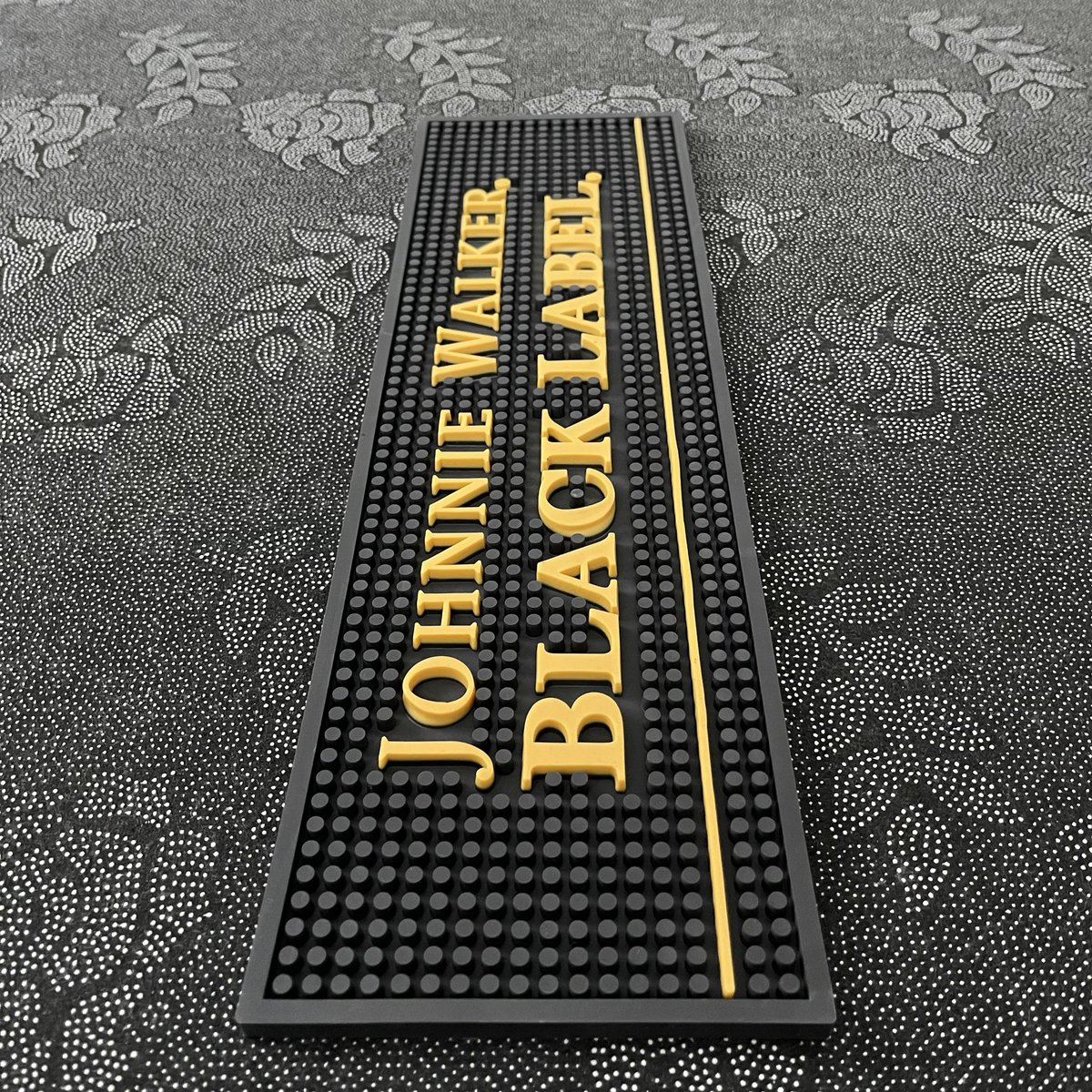 StreetLife8888's tweet photo. ジョニーウォーカーのバーマット
ロゴが浮き出ており、カッコイイ！
BASEにてIn stores now!

https://t.co/9YfctWmou8

#ジョニーウォーカー
#黒ラベル
#コニャック
#アルコール
#ウィスキー
#サントリー
#山崎
#キャンプ
#アウトドア https://t.co/k1yE2D38dv