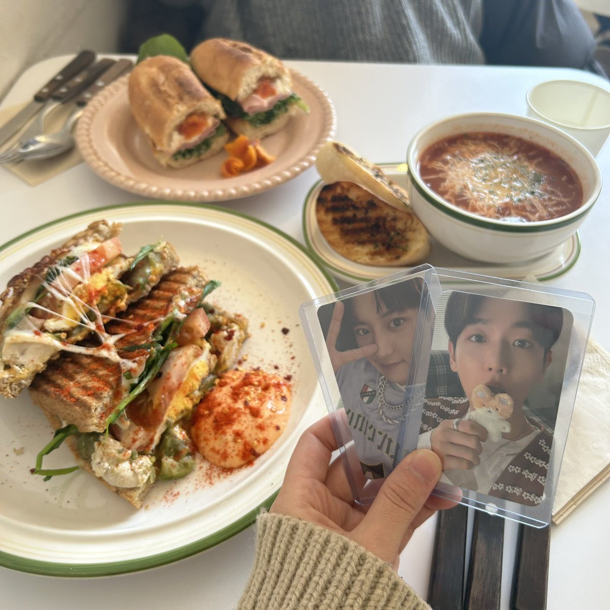 ask_pcy's tweet photo. 백현이가 갔던 앤드밀도 가봤어~^^♡
꼬꼬아보 맛있었어~!!

#백현 #EXO #앤드밀 #메리크리스마스 https://t.co/6RTRNzrHym
