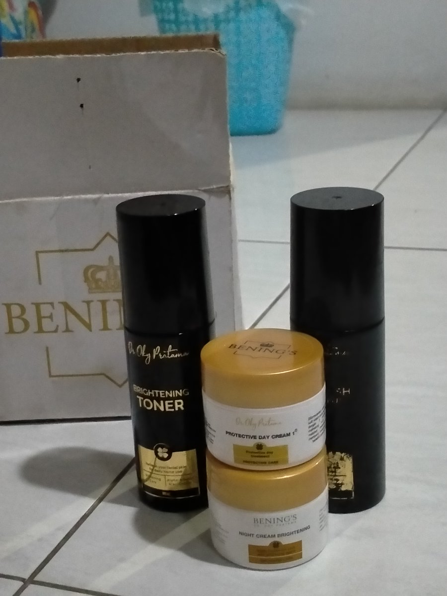 luvyysa's tweet photo. WTS ‼️‼️
Bening's Brightening ORI dari Official Bening's clinic yaa. exp Juni 2026.
- baru 2 hari pake 
- jual karena salah co. hrsnya acne malah brightening
- bisa oren
💰 take all 250k aja. bisa nego.
#prelovedbenings #benings #beningsclinic #zonauang #preloved https://t.co/RiZsKABcGM