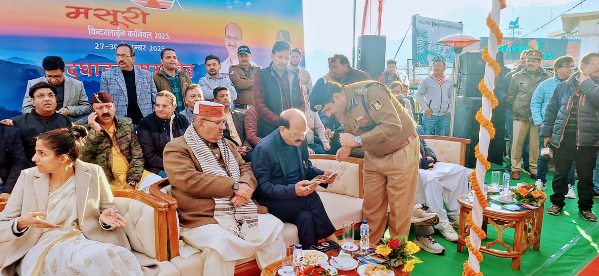 crpfddn's tweet photo. श्री भानु प्रताप सिंह, पुलिस महानिरीक्षक, देहरादून सेक्टर सी.आर.पी.एफ के मार्गदर्शन में मसूरी में  दिनांक 27/12/2023 से 30/12/2023 तक आयोजित विंटर लाइन कार्निवल  में सी.आर.पी.एफ  बैंड की शानदार प्रस्तुति की गई तथा कार्निवाल के दौरान सी.आर.पी.एफ के विभिन्न स्टॉल भी लगाए गए https://t.co/e7eDVN43H0