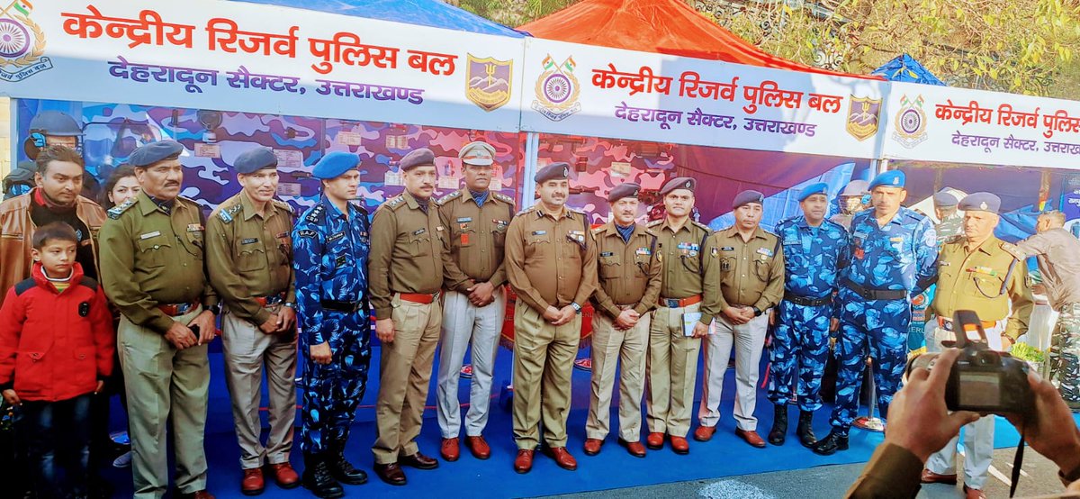 crpfddn's tweet photo. श्री भानु प्रताप सिंह, पुलिस महानिरीक्षक, देहरादून सेक्टर सी.आर.पी.एफ के मार्गदर्शन में मसूरी में  दिनांक 27/12/2023 से 30/12/2023 तक आयोजित विंटर लाइन कार्निवल  में सी.आर.पी.एफ  बैंड की शानदार प्रस्तुति की गई तथा कार्निवाल के दौरान सी.आर.पी.एफ के विभिन्न स्टॉल भी लगाए गए https://t.co/e7eDVN43H0