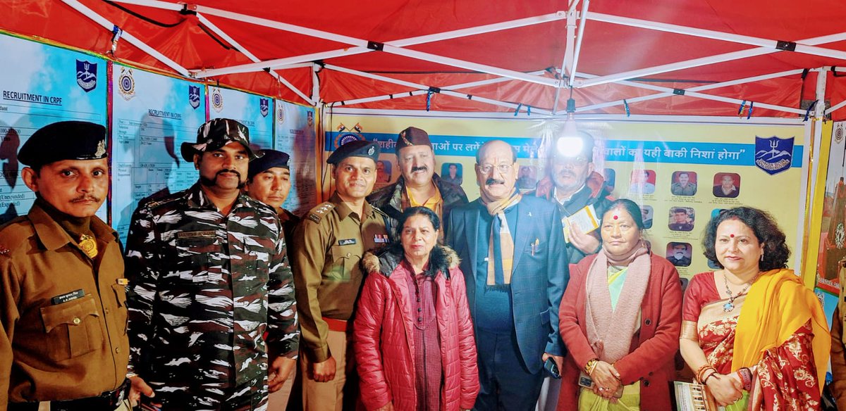 crpfddn's tweet photo. श्री भानु प्रताप सिंह, पुलिस महानिरीक्षक, देहरादून सेक्टर सी.आर.पी.एफ के मार्गदर्शन में मसूरी में  दिनांक 27/12/2023 से 30/12/2023 तक आयोजित विंटर लाइन कार्निवल  में सी.आर.पी.एफ  बैंड की शानदार प्रस्तुति की गई तथा कार्निवाल के दौरान सी.आर.पी.एफ के विभिन्न स्टॉल भी लगाए गए https://t.co/e7eDVN43H0