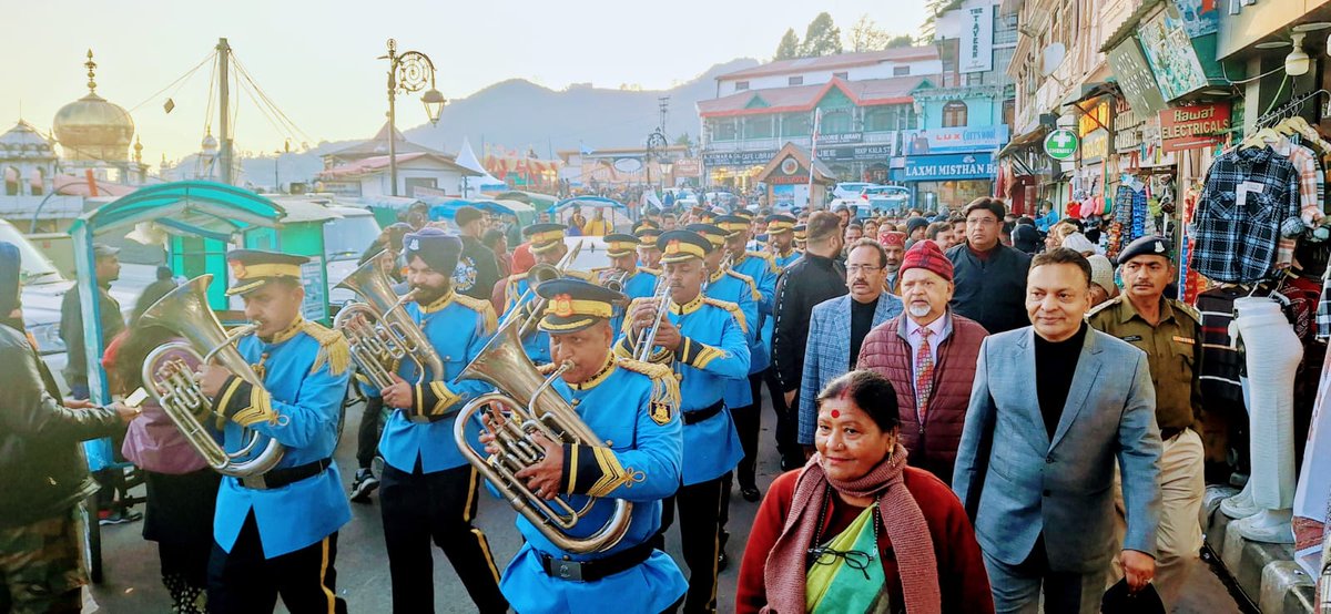 crpfddn's tweet photo. श्री भानु प्रताप सिंह, पुलिस महानिरीक्षक, देहरादून सेक्टर सी.आर.पी.एफ के मार्गदर्शन में मसूरी में  दिनांक 27/12/2023 से 30/12/2023 तक आयोजित विंटर लाइन कार्निवल  में सी.आर.पी.एफ  बैंड की शानदार प्रस्तुति की गई तथा कार्निवाल के दौरान सी.आर.पी.एफ के विभिन्न स्टॉल भी लगाए गए https://t.co/e7eDVN43H0