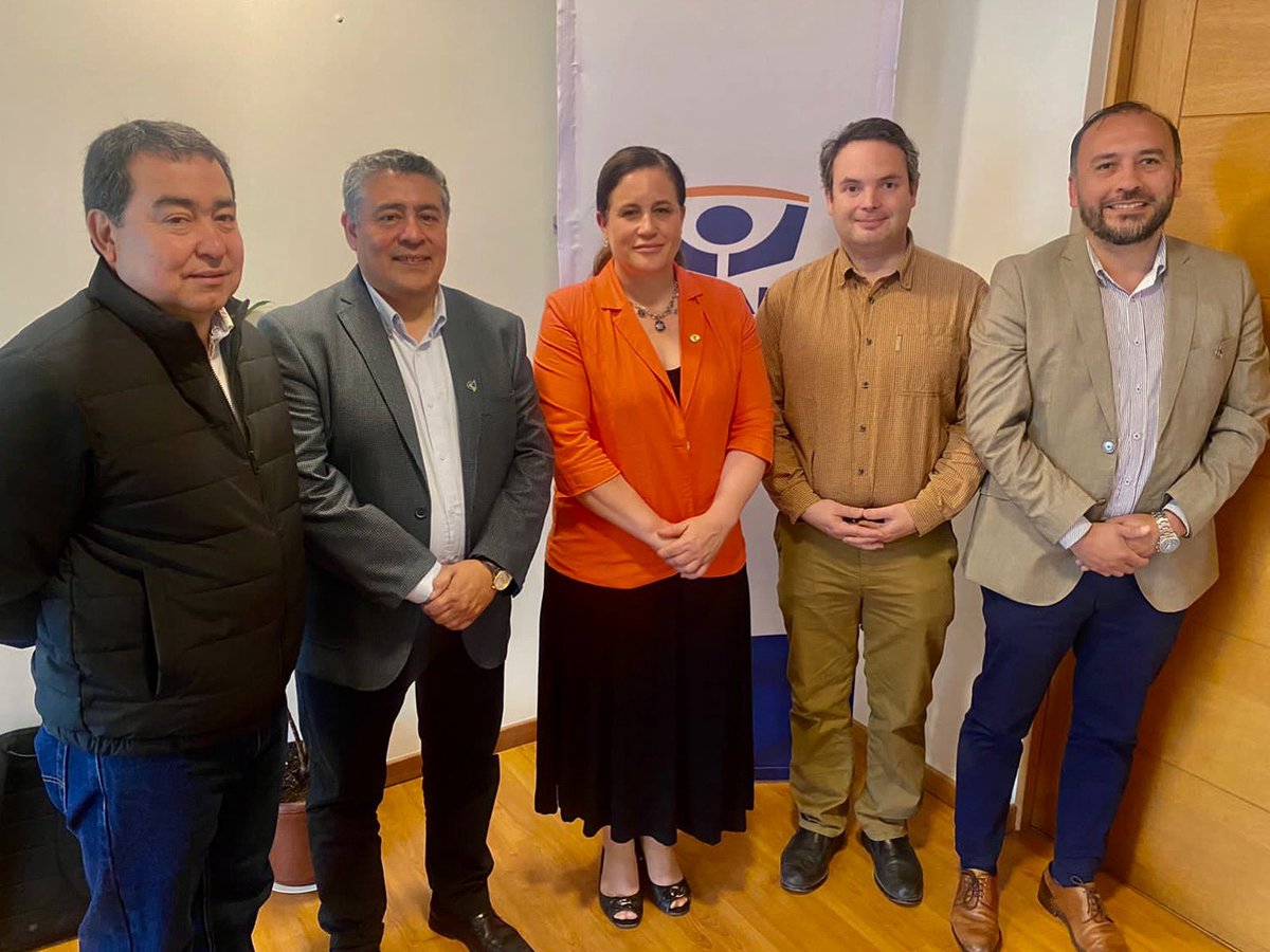 La Cámara Regional de Comercio de #PuertoMontt realizó un saludo de carácter protocolar a la Fiscal Regional Sra. Carmen Gloria Wittwer. En la instancia se abordaron importantes temas de interés en beneficio de mejorar la seguridad y disminuir la delincuencia.