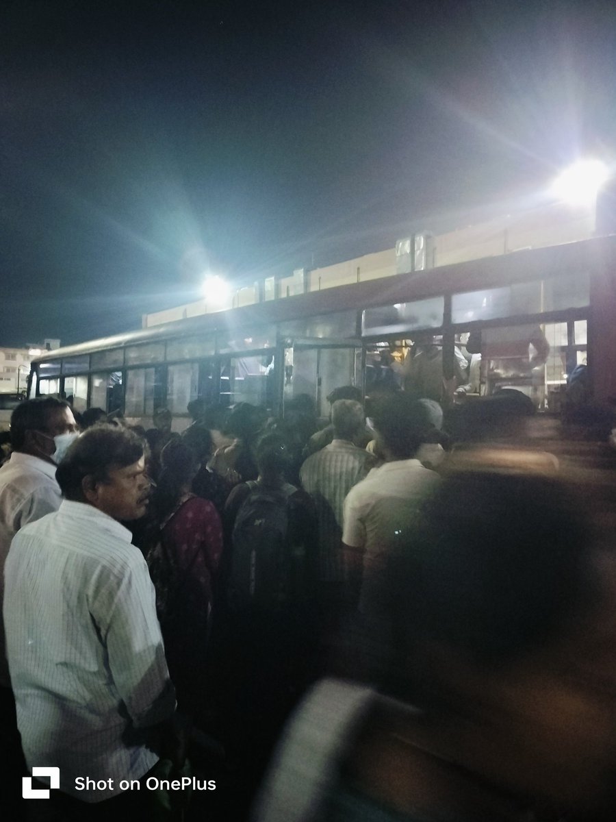 ISMAILBAIG78's tweet photo. Mysore : Situation for kollegal and T-Narsipura route buses 1 bus but crowd of 4 buses @KSRTC_Journeys make the changes and deploy more buses as its causing huge problem.
#ksrtc https://t.co/YEEXDz1eE3