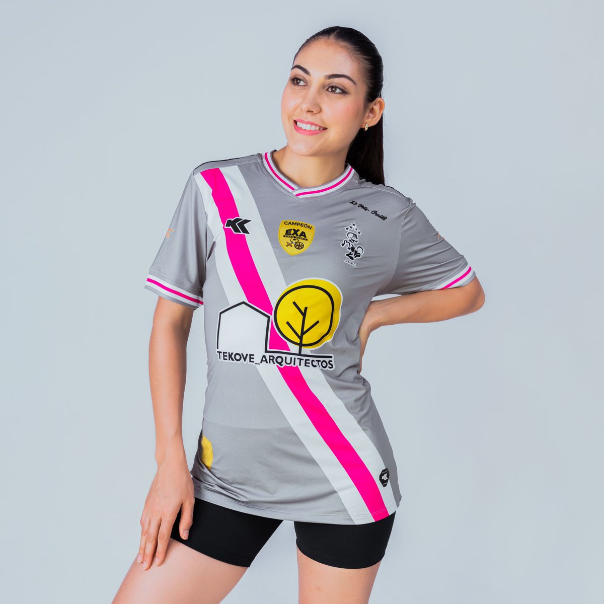 SportCondorito's tweet photo. Presentamos las nuevas indumentarias titular y alternativa que vestiremos en el #ExaSanjo2023 🙌🏻🏆
.
.
Diseño inspirado en la camiseta con la que obtuvimos el título de Bicampeón 10 años atrás 🥹⭐️
.
.
#CondoritoPorSiempre
#10AñosDelBi
#SerCondoritoEsSerAmigo
.
. https://t.co/PWNQAbLeHB
