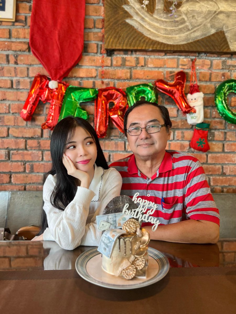 joilynn__'s tweet photo. Lum daddy’s birthday part II ♥️🎂👨🏻

New video up on my YouTube channel this Friday 8:00PM 🥸 https://t.co/36IjjDv8Cb