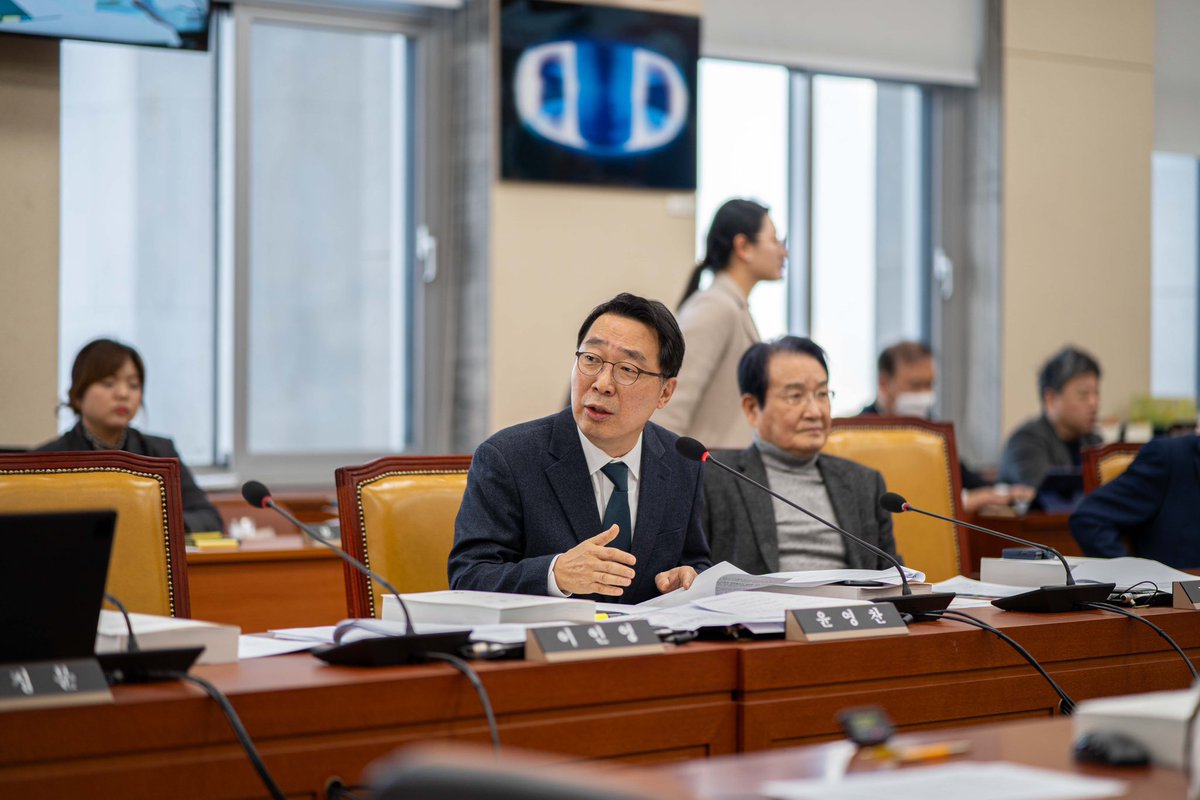 윤영찬 tweet media