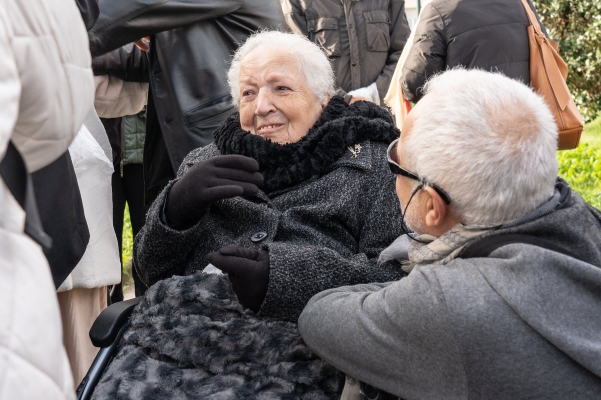 MemoriaCant's tweet photo. Además de familiares de algunas víctimas, hemos tenido la compañía de una superviviente que se ha emocionado con este acto de memoria viva. https://t.co/keQ0sKGJkq
