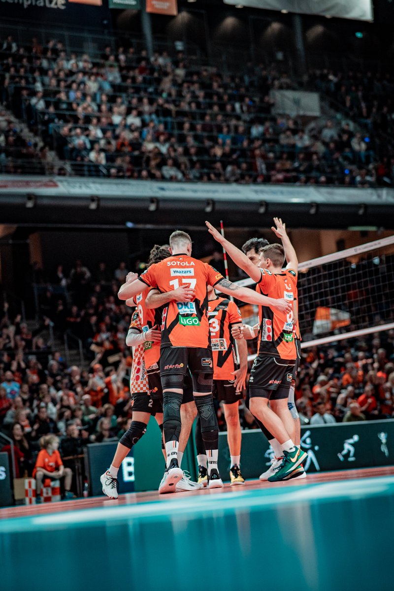 BR Volleys tweet media