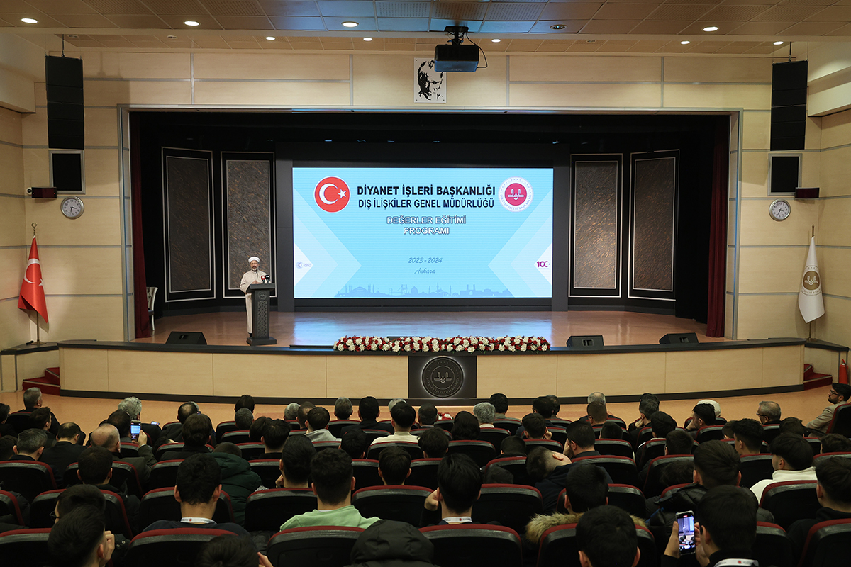diyanetbasin's tweet photo. Diyanet İşleri Başkanı Prof. Dr. Ali Erbaş, “Dünya, İslam’ın zalimin karşısında mazlumun yanında yer alma anlayışına muhtaç” @DIBAliErbas 
https://t.co/01rBKGfr7Z https://t.co/uF4CxaqDLT