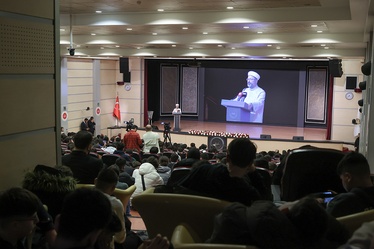 diyanetbasin's tweet photo. Diyanet İşleri Başkanı Prof. Dr. Ali Erbaş, “Dünya, İslam’ın zalimin karşısında mazlumun yanında yer alma anlayışına muhtaç” @DIBAliErbas 
https://t.co/01rBKGfr7Z https://t.co/uF4CxaqDLT