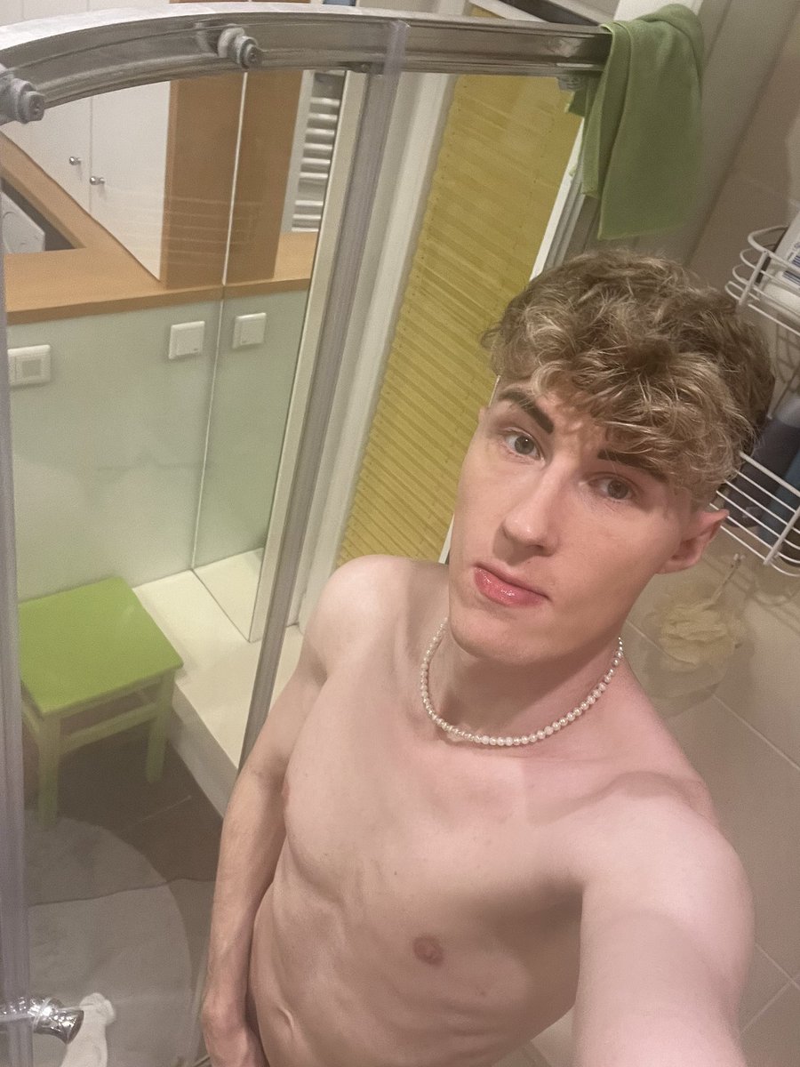 Maexytwinkx's tweet photo. RT for more hot content🫶🏼😈

The Twinks Face☺️   His Ass🍑 https://t.co/GWeOq2hfFq