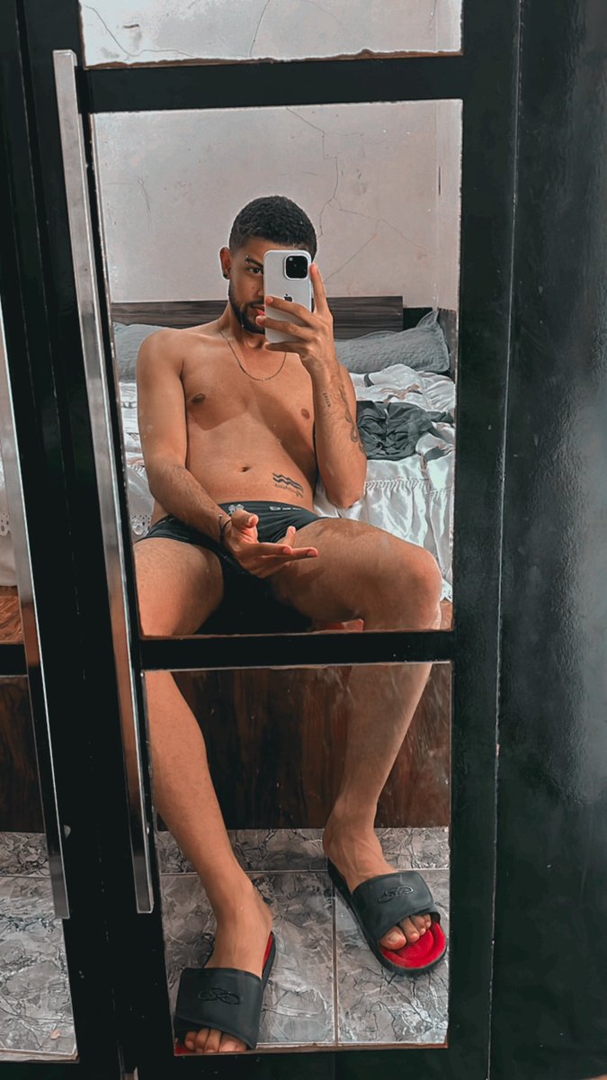pedrinhool21's tweet photo. Qual tá melhor? https://t.co/kQGhjpBmDN