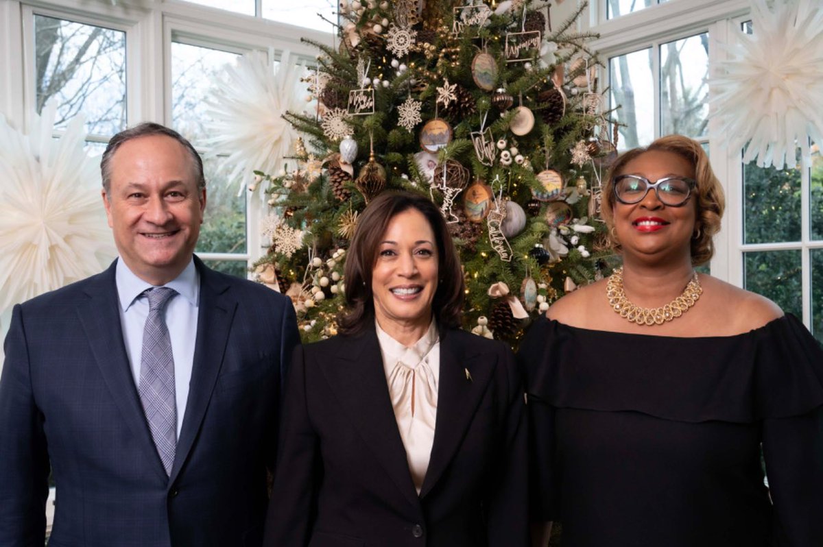 DPBell's tweet photo. On this second day of #Kwanzaa I am reminded about the power and meaning of the second day: Self determination. 

#KUJICHAGULIA - To define and name ourselves, as well as to create and speak for ourselves. #PurposeNotPosition #MadameVicePresident #KamalaHarris https://t.co/w2CbA0JPam