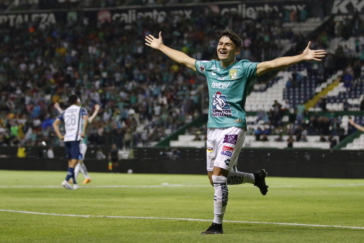 Lo de Iván Moreno en este 2023… 🔝

-46 partidos. 
-5 goles. 
-8 asistencias. 
-9 tarjetas amarillas. 
-3 mil 573 minutos de juego. 

Además… 
-1 Concachampions. 

Iván está enamorado de León y su gente… ¿Qué les pareció su rendimiento? 👀
