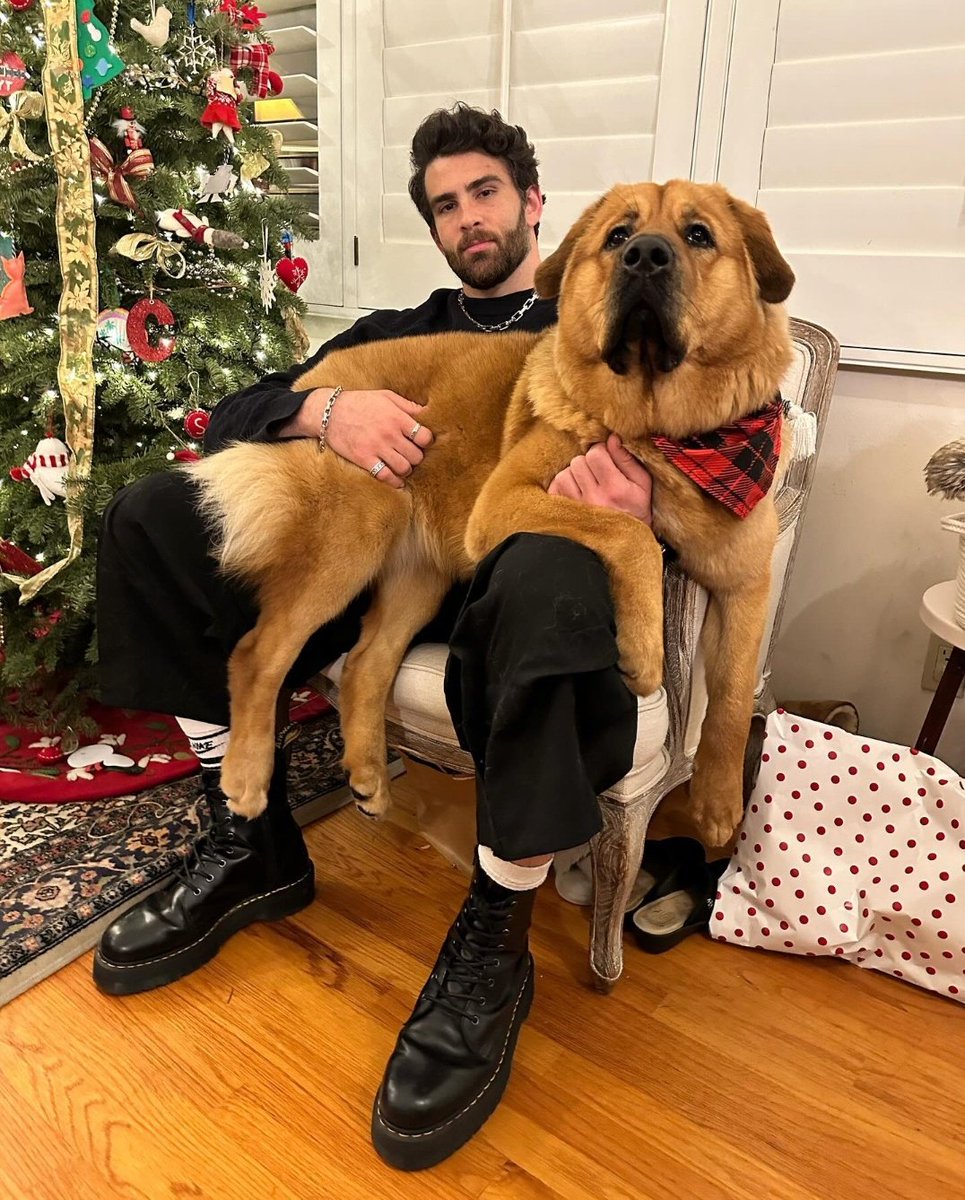 weary_t's tweet photo. I'm late because I was touching grass with the fam~ happy #hasmas to some of my favorite people 🎄🎅🎁
#hasantwtselfieday #hastwtselfieday https://t.co/fWlXcXgZhG