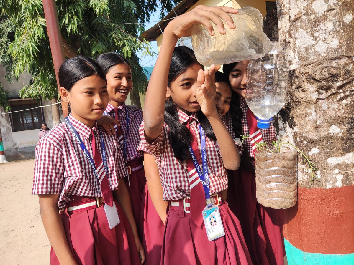 PMSHRI_SGHS's tweet image. DNA Club in the house! 🧬💚 We might not be hardcore environmentalists, but let's be real – we are all about making a difference. Reduce, reuse, recycle – it's not just a trend, it's our DNA. ✌️🌍 #EcoCrew