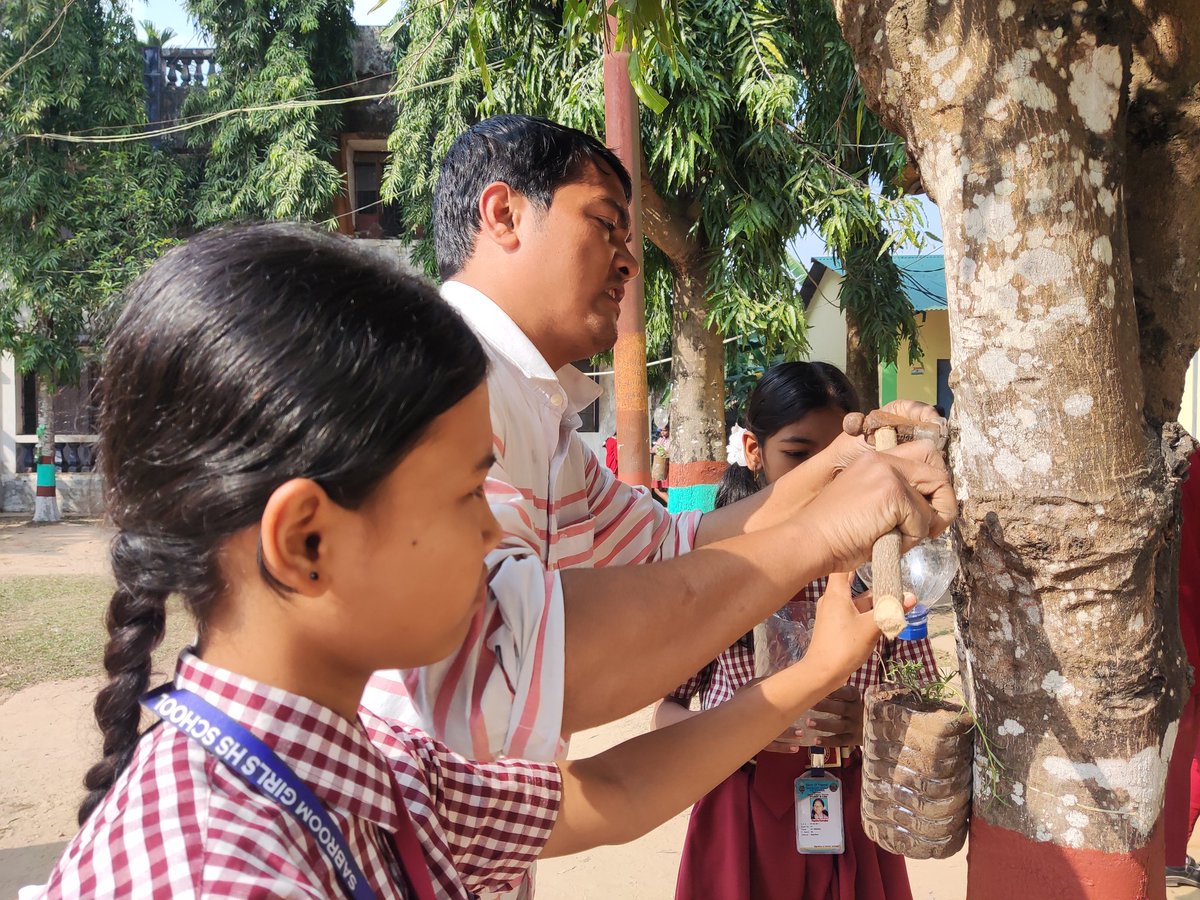 PMSHRI_SGHS's tweet image. DNA Club in the house! 🧬💚 We might not be hardcore environmentalists, but let's be real – we are all about making a difference. Reduce, reuse, recycle – it's not just a trend, it's our DNA. ✌️🌍 #EcoCrew