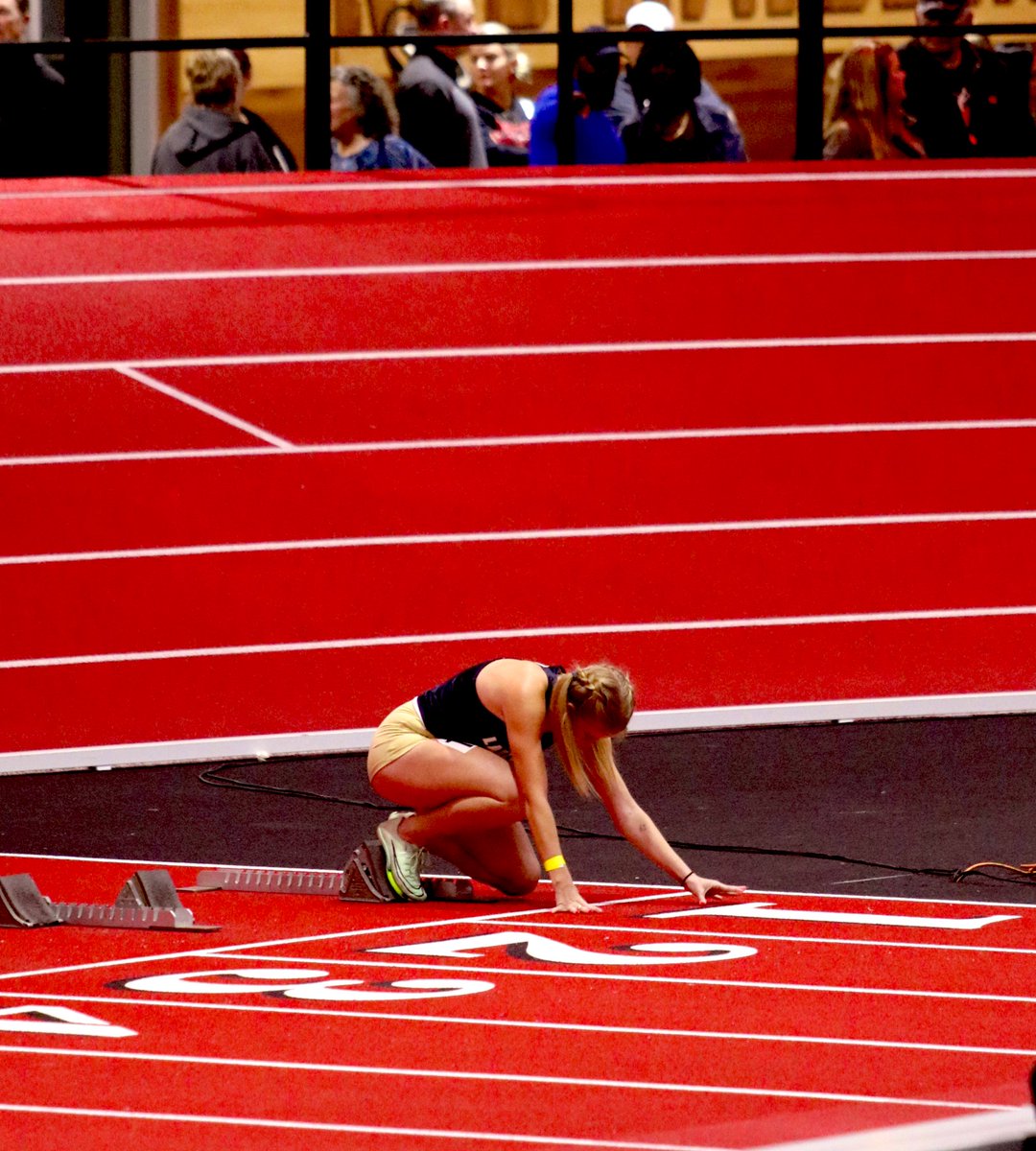 “You miss 100% of the shots you don’t take.” Wayne Gretzky (It’s about that time ⏱️) 🔴⚫️⚪️ #collegeathlete #WednesdayMotivations #Wednesdayvibe #NCAA #Competition #Championship #trackandfield #track #run #running #sprinter #100m #200m