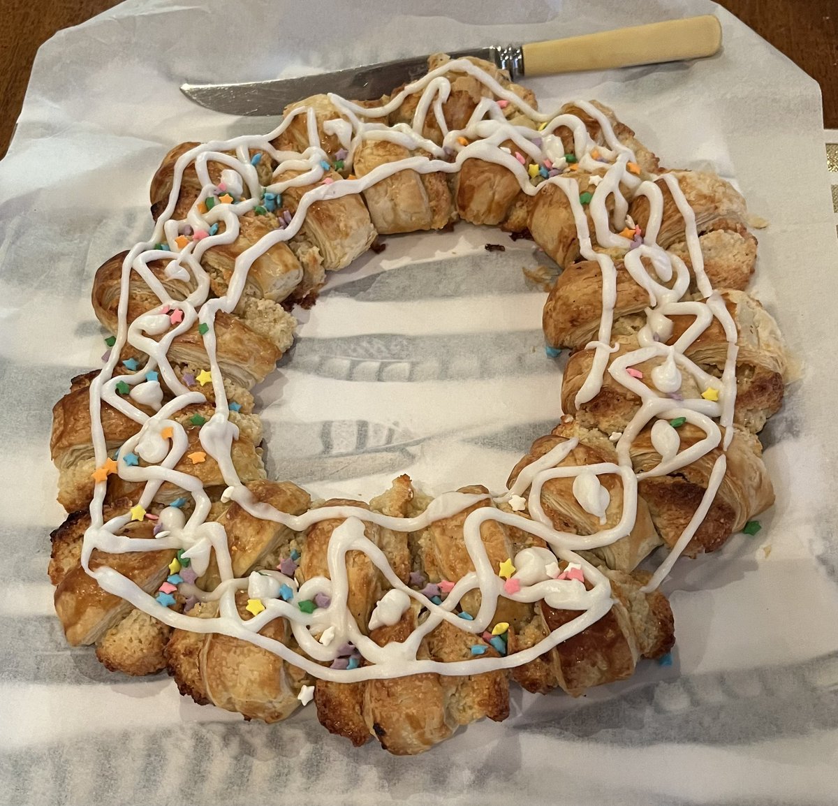 Made @Nigella_Lawson’s “banket bars” into a wreath for a family party. It’s been a big hit and has disappeared.