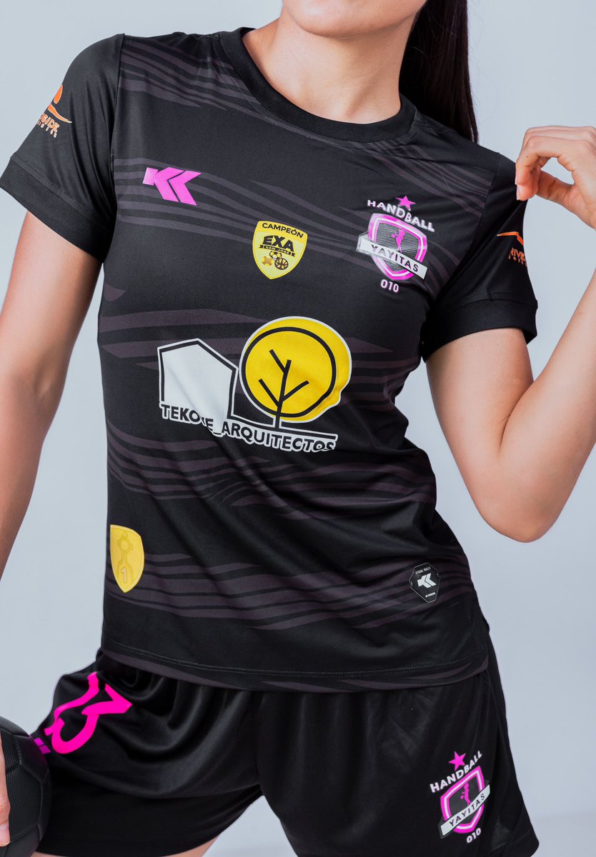 SportCondorito's tweet photo. Las reinas y campeonas vigentes se preparan para esta nueva edición, con esta indumentaria buscarán alzarse de nuevo con la competencia y sumar otra estrella más ⭐️🏆
.
.
#Yayitas010
#CondoritoPorSiempre
#ExaSanjo2023
. https://t.co/sXu37hkwkL