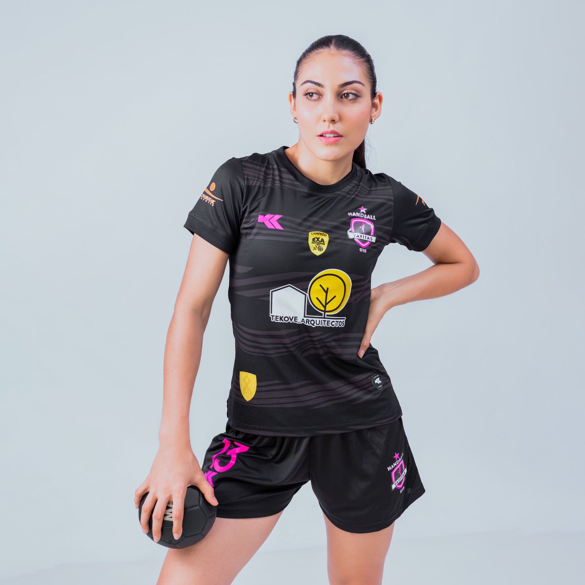 SportCondorito's tweet photo. Las reinas y campeonas vigentes se preparan para esta nueva edición, con esta indumentaria buscarán alzarse de nuevo con la competencia y sumar otra estrella más ⭐️🏆
.
.
#Yayitas010
#CondoritoPorSiempre
#ExaSanjo2023
. https://t.co/sXu37hkwkL