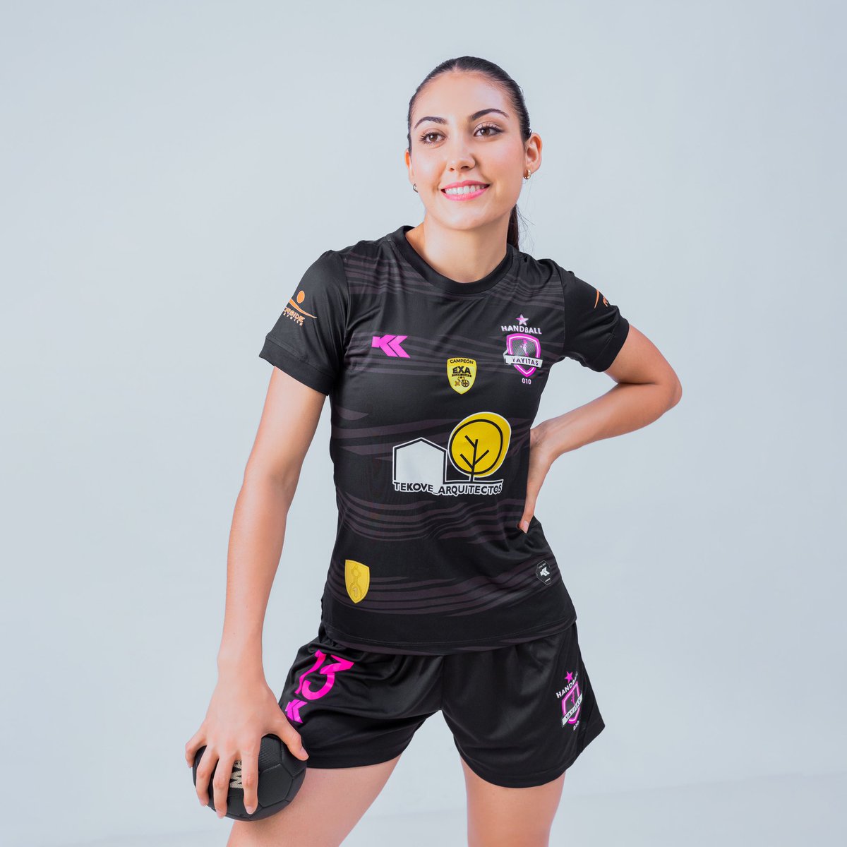 SportCondorito's tweet photo. Las reinas y campeonas vigentes se preparan para esta nueva edición, con esta indumentaria buscarán alzarse de nuevo con la competencia y sumar otra estrella más ⭐️🏆
.
.
#Yayitas010
#CondoritoPorSiempre
#ExaSanjo2023
. https://t.co/sXu37hkwkL