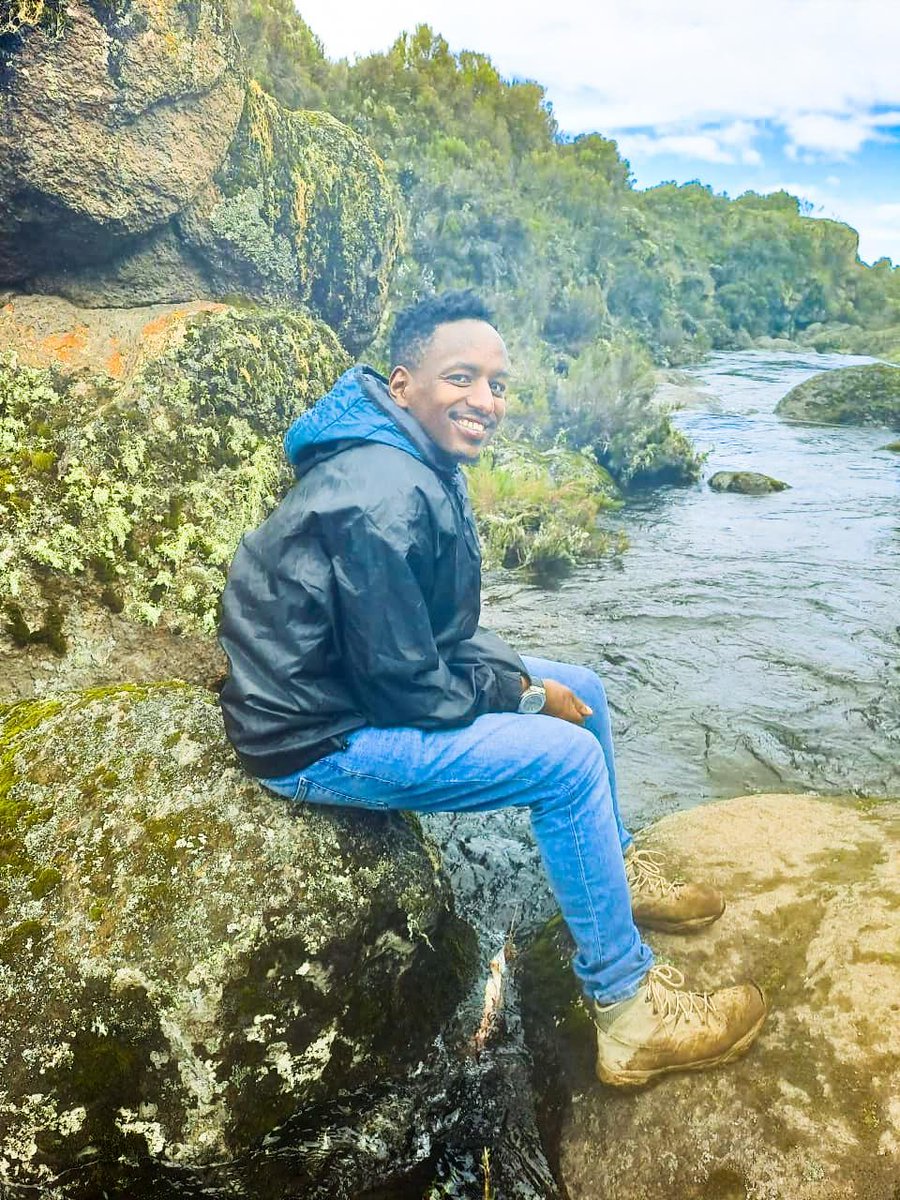 UNHCRTanzania's tweet photo. 🚨Update: Our colleagues reached Lava Tower Camp on Mt. Kilimanjaro at an altitude of 4,600m! Tomorrow they will start ascending to the highest point 🗻
They are climbing to protect innocent refugee lives from fatal lightning strikes. You can help too➡️
https://t.co/lmK2XRnEJn https://t.co/qbjF2VcrBa