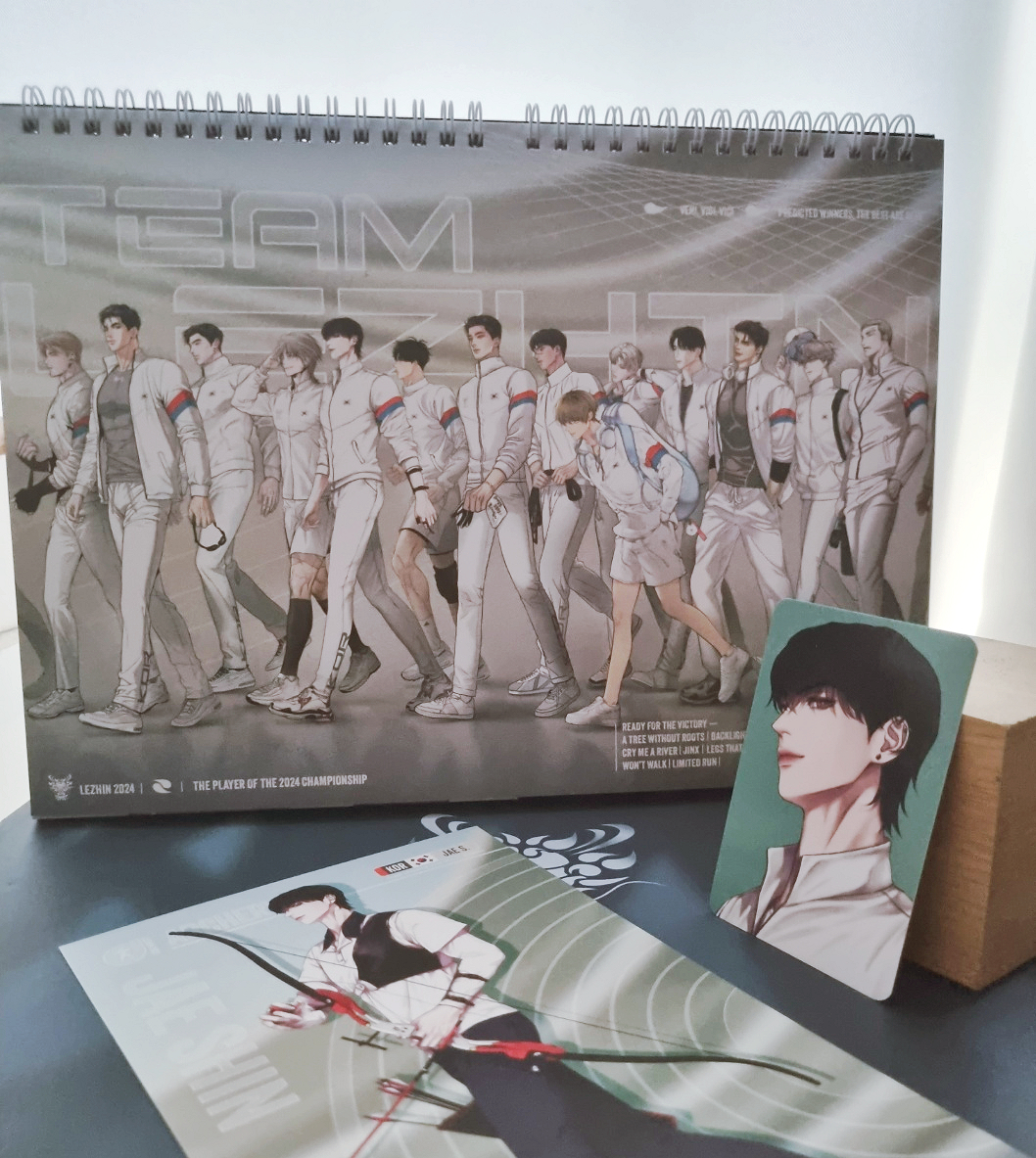 c_r_jade's tweet photo. 레진 시그와 홀리데이 포카가 왔습니당!💝

예쁘게 잘 나와서 빨리 받아보셨으면 좋겠어요!
내년에도 잘 부탁 드립니다 :D

양궁 재신이와 녹이의 비하인드도 기대해주세요!✨ https://t.co/fBZDbOtDE2