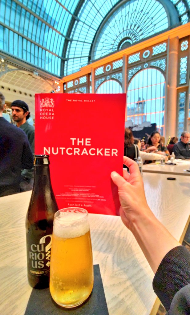 balletoneYOKO's tweet image. ただいまロイヤル・バレエ「くるみ割り人形」幕間です😊

自分でチケット取ったのに、まさかの万璃子ちゃんのご両親と隣同士の席という奇跡が😲‼️

 #ROHNutcracker
 #YOKOUK2023