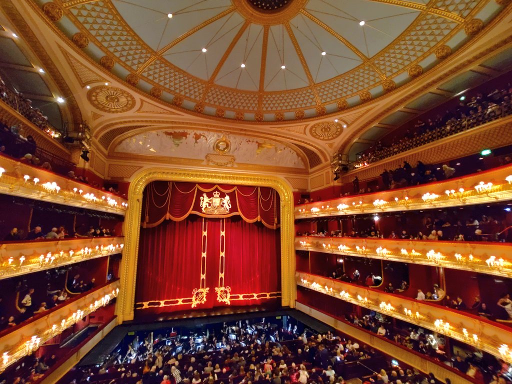 balletoneYOKO's tweet image. ただいまロイヤル・バレエ「くるみ割り人形」幕間です😊

自分でチケット取ったのに、まさかの万璃子ちゃんのご両親と隣同士の席という奇跡が😲‼️

 #ROHNutcracker
 #YOKOUK2023