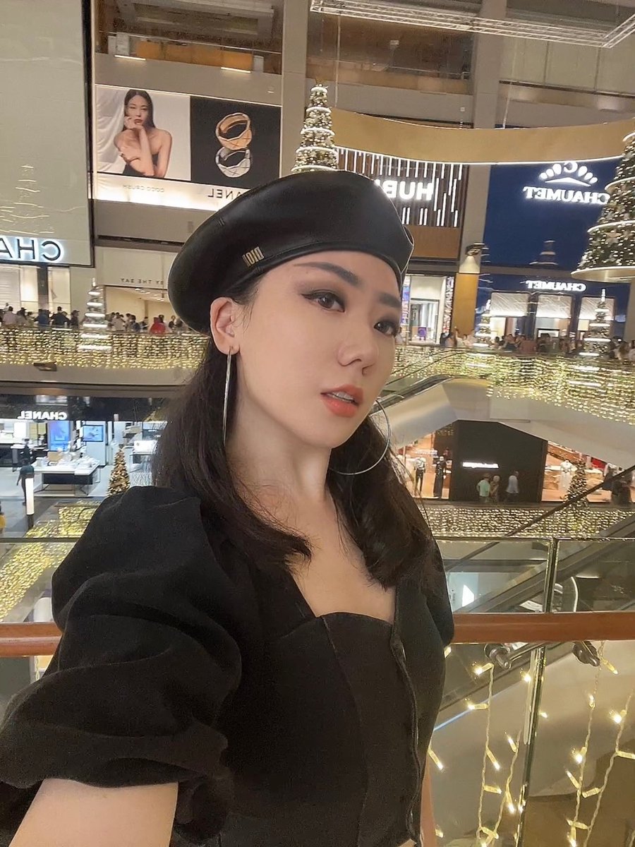 Lexixxi_'s tweet photo. Merry Xmas y’all! 🎄🎁🤍✨
#merrychristmas #merrychristmas #merryxmas #merrychristmas2023 #christmastree #christmas #christmastime #marinabaysands #mbs #theshoppesatmarinabaysands #marinabaysandshotel #ootd #xmas #xmastree #xmasdecor #christmaslights #celebrateatmbs #Singapore https://t.co/jMxpKHBwlJ