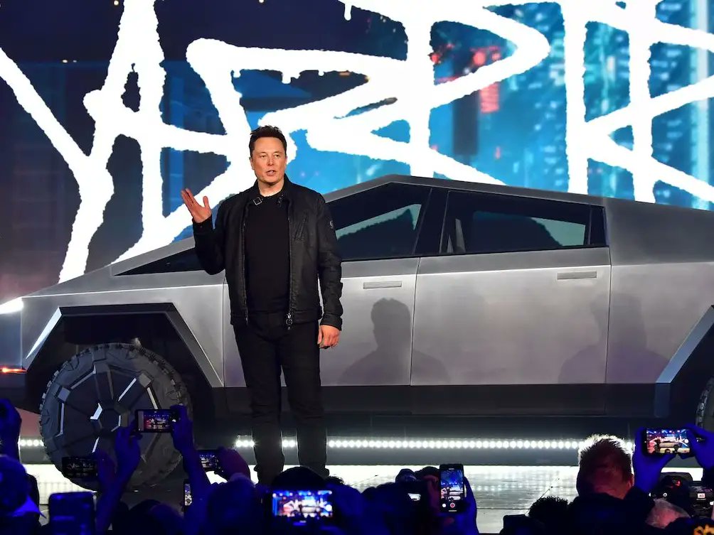 MarioNawfal's tweet photo. 🚨 TESLA OVERTAKEN BY CHINA'S BYD IN ELECTRIC VEHICLE RACE
BYD set to lead in global electric car sales, outpacing Tesla even after Model 3 and Model Y updates.
Elon admits BYD's vehicles are "highly competitive these days."
BYD's rapid innovation and affordable pricing change the EV market dynamics.
Tesla's new Cybertruck launch intensifies the race, pushing BYD to elevate their game.
Source: Bloomberg