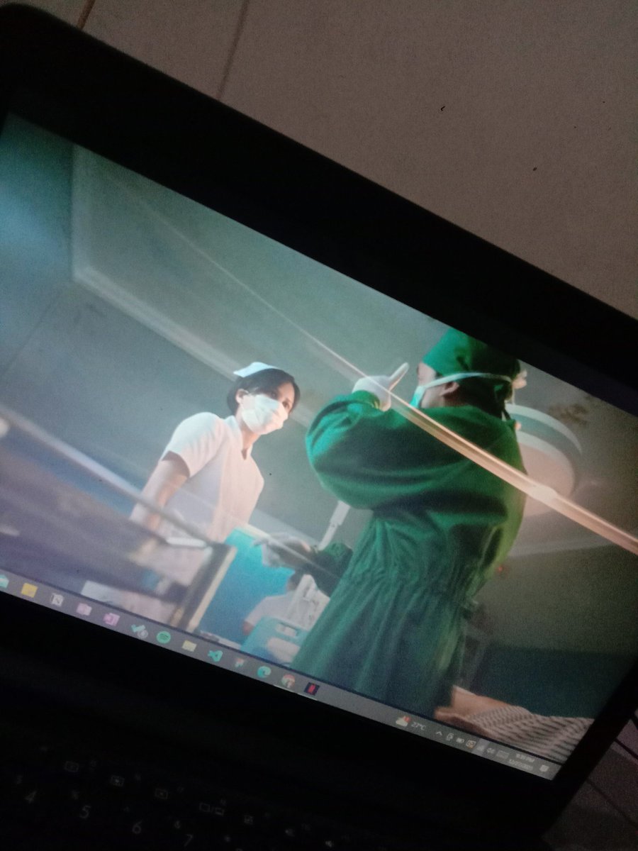 since gue didiemin serumah dari kemarin, so let's watch netflix til morning comes