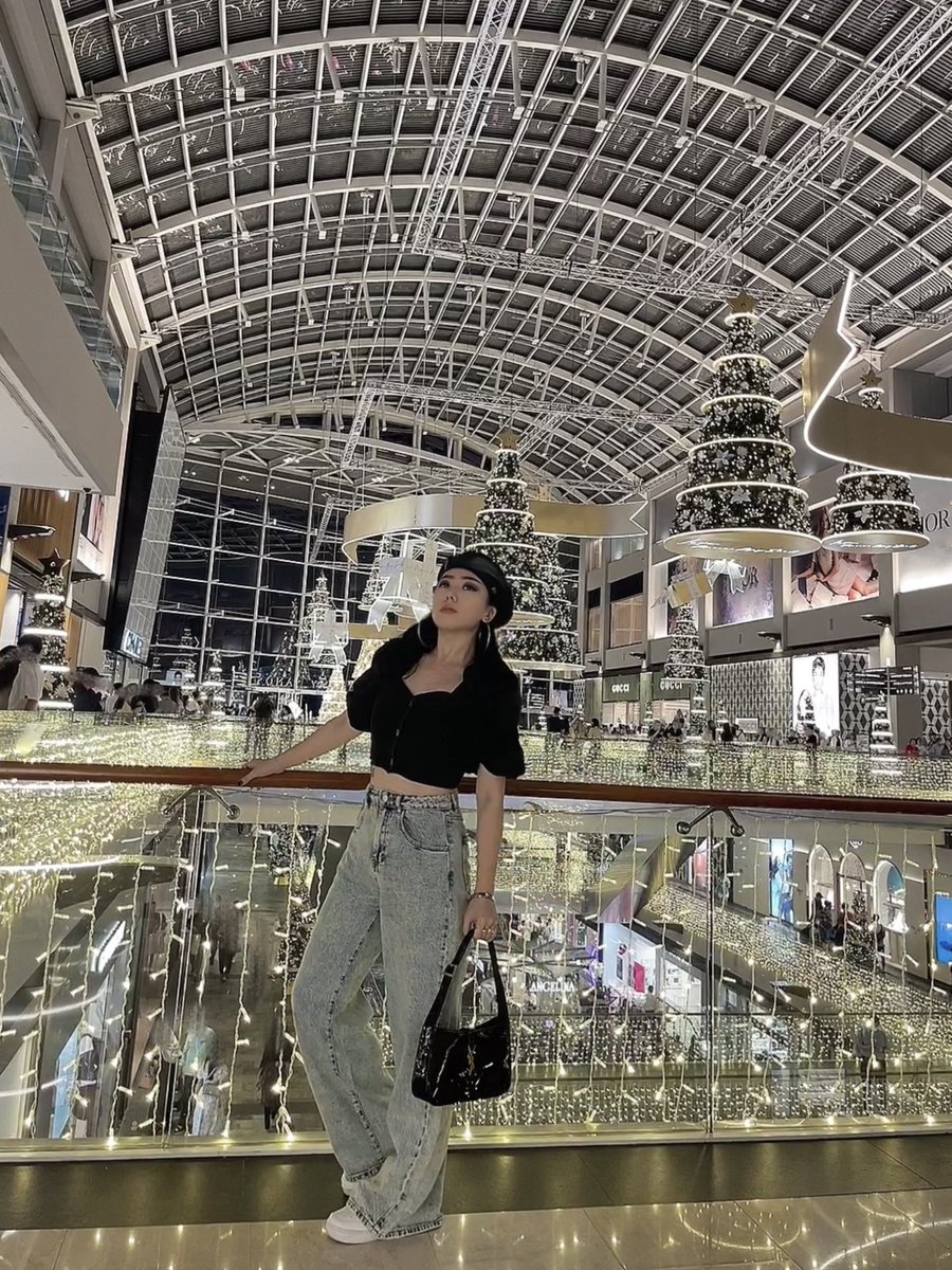 Lexixxi_'s tweet photo. Merry Xmas y’all! 🎄🎁🤍✨
#merrychristmas #merrychristmas #merryxmas #merrychristmas2023 #christmastree #christmas #christmastime #marinabaysands #mbs #theshoppesatmarinabaysands #marinabaysandshotel #ootd #xmas #xmastree #xmasdecor #christmaslights #celebrateatmbs #Singapore https://t.co/jMxpKHBwlJ
