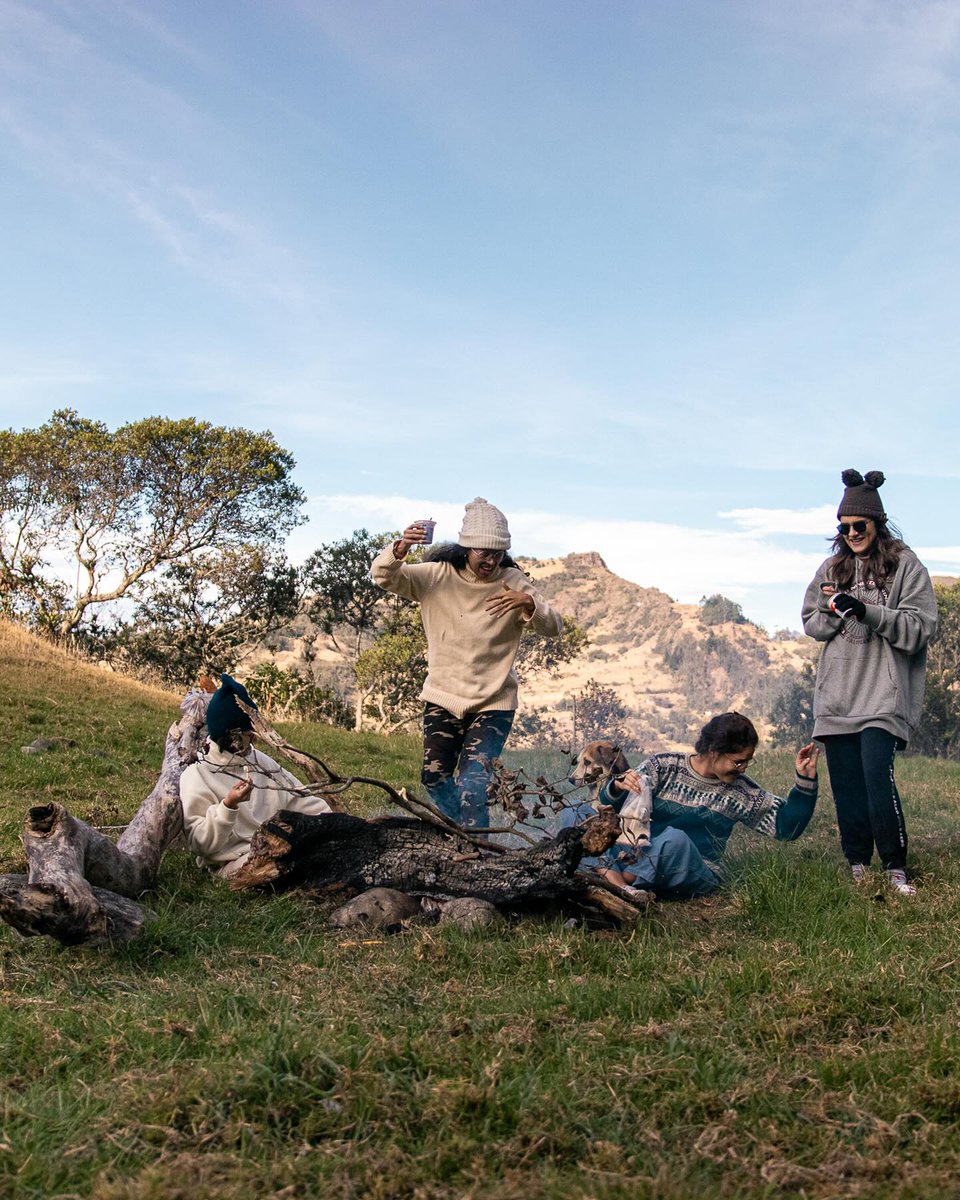 EmeritaValverde's tweet photo. La vida es más bella con amigos. 😍
#happy #cute #travel #instadaily #like4like 
#instalike #me #friends 
#ootd #life #lifestyle https://t.co/WuD9qVXZUl