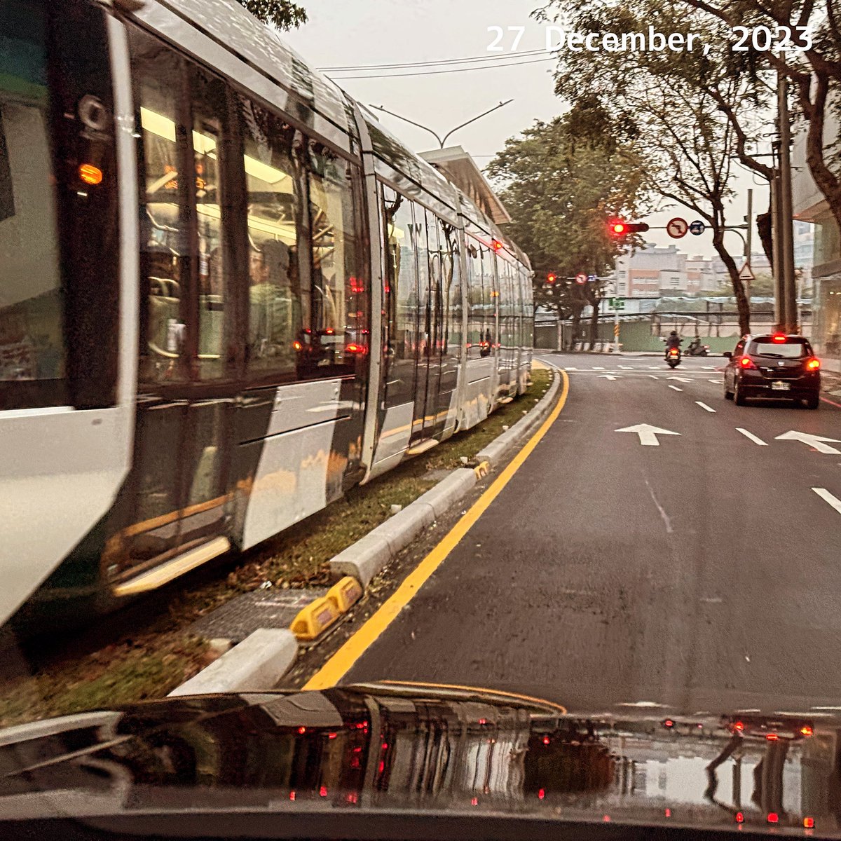 MarcoMKlll's tweet photo. 欸?為啥民族路往建工路方向的車廂上坐滿了人?是已經開始營運了嗎?
#kltr
#my365 https://t.co/MhhgyqURqN