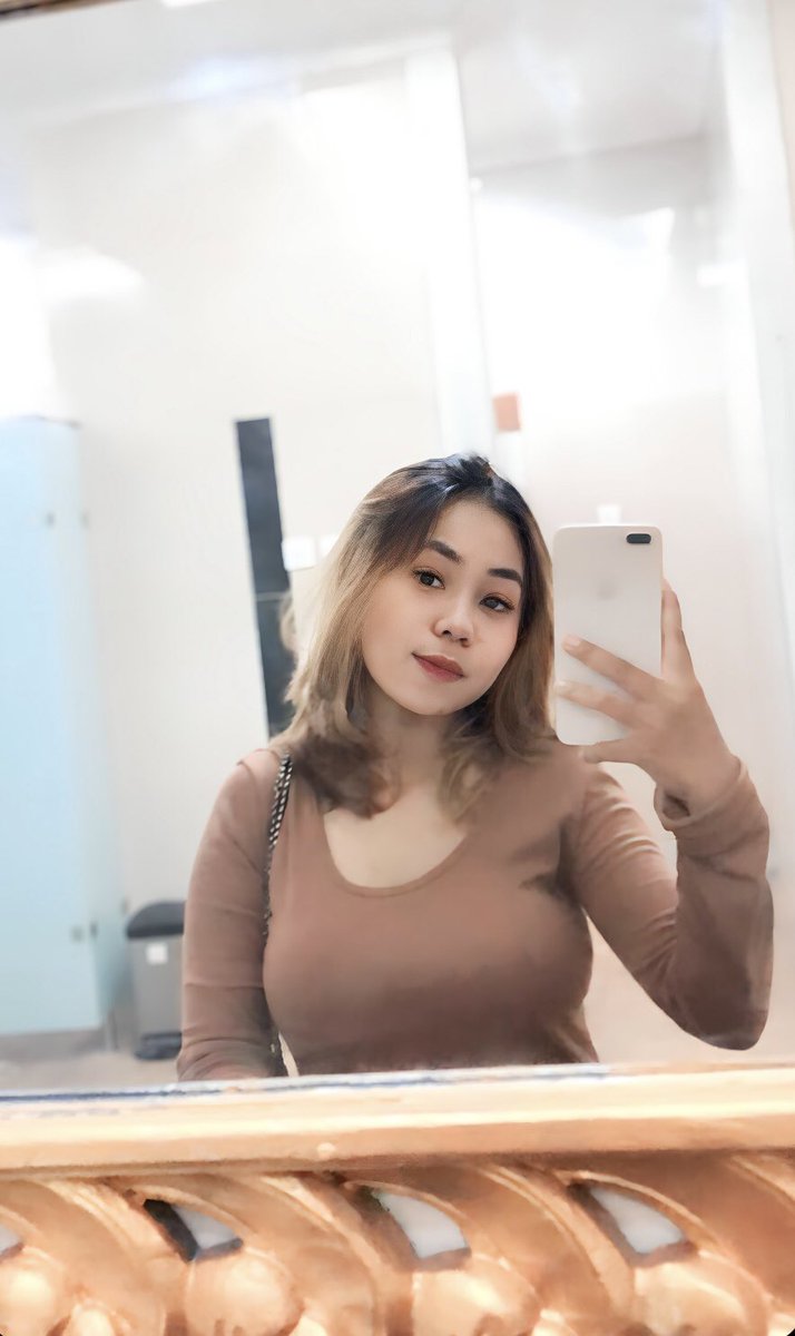IndahNurs24's tweet photo. Ketemu kaca dikit cekrek https://t.co/f6CAhb8UsW