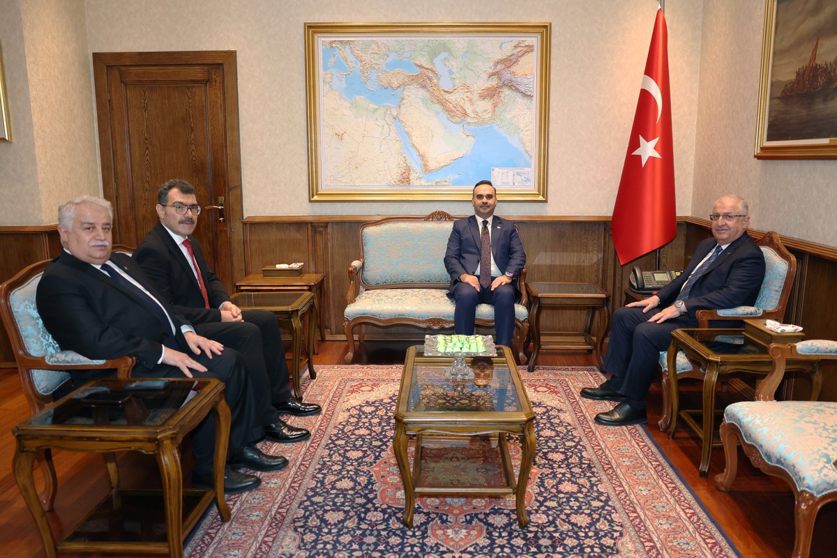 Sanayi ve Teknoloji Bakanı Mehmet Fatih Kacır, beraberinde TÜBİTAK Başkanı Prof. Dr. Hasan Mandal ve Türkiye Bilimler Akademisi (TÜBA) Başkanı Prof. Dr. Muzaffer Şeker ile Millî Savunma Bakanı Yaşar Güler’e Pençe-Kilit Operasyon bölgesindeki şehitlerimiz dolayısıyla taziye…